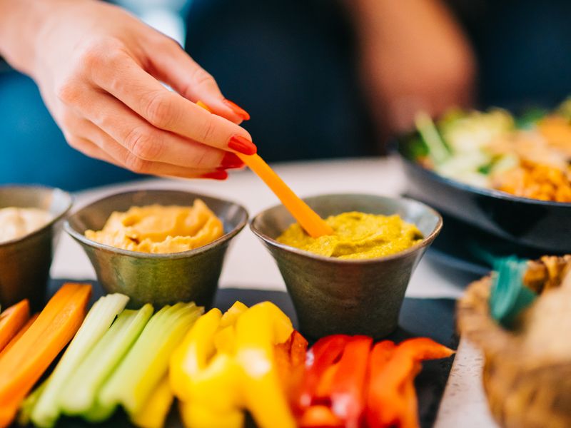 Hummus with Veggie Sticks (Intl)