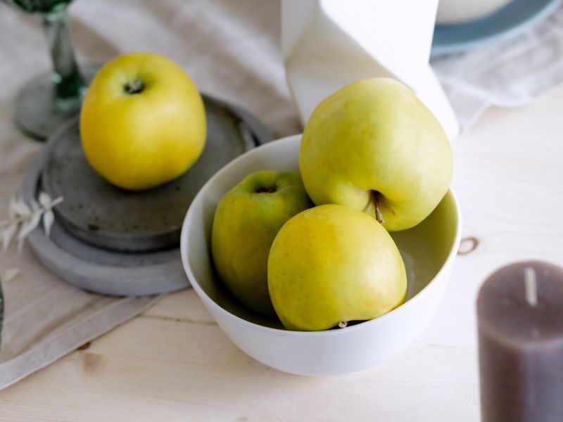 Apple with Rice Cakes